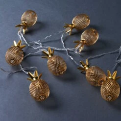 LED-Lichterkette Ananas 10 Lichter Mit USB-Batteriefach MIAMI In Gold 10 LED-Lichterkette Ananas 10 Lichter Mit USB-Batteriefach MIAMI In Gold -Butlers butlers led lichterkette ananas 10 lichter mit usb batteriefach miami in gold 4