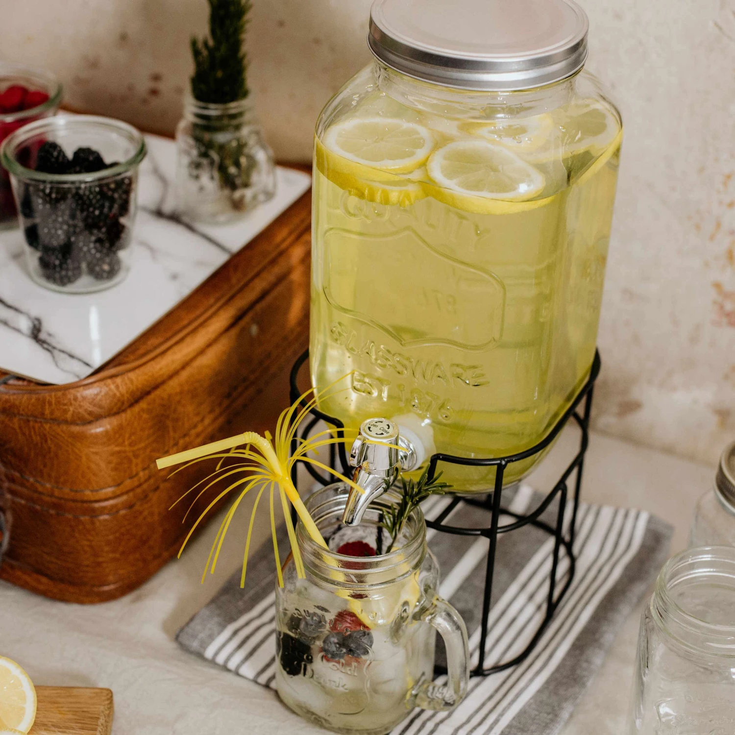 Metallständer Für Getränkespender REFRESH In Schwarz 8 Metallständer Für Getränkespender REFRESH In Schwarz – Bild 8