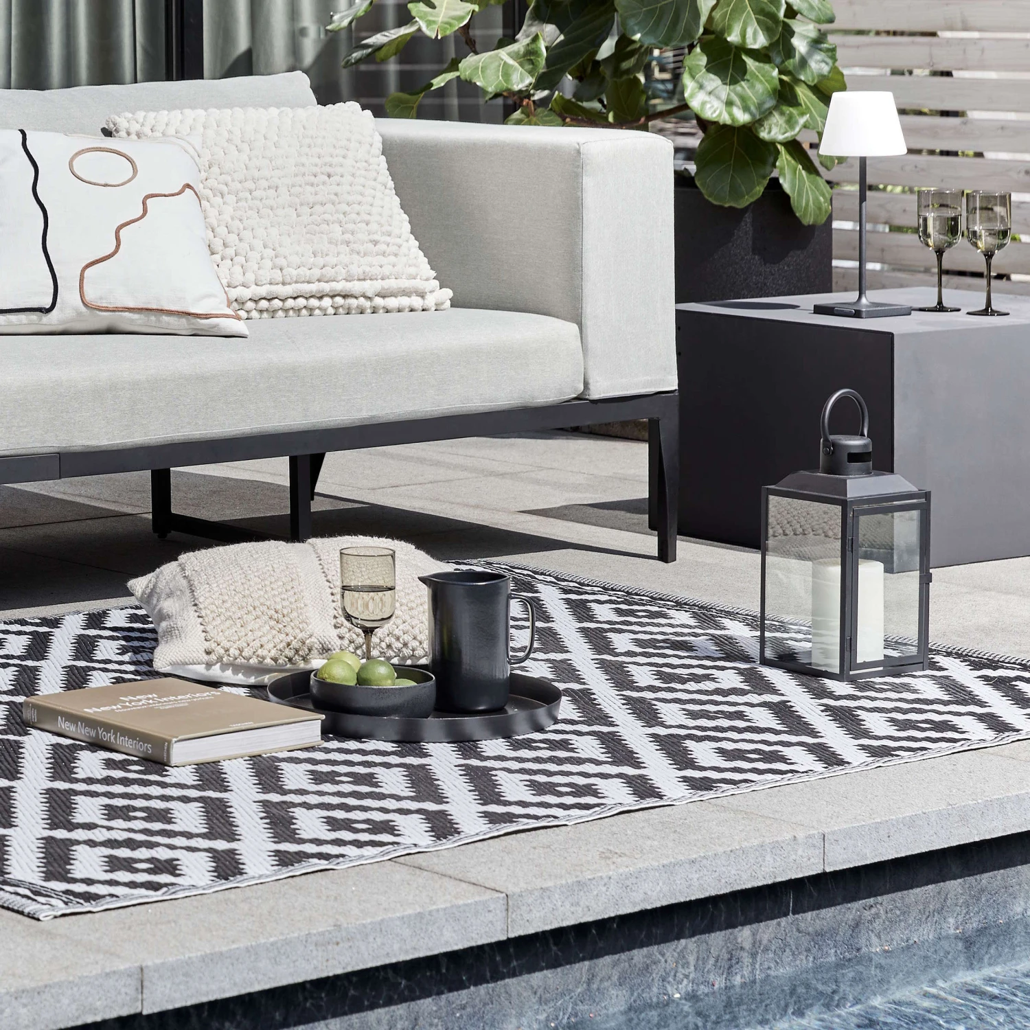 Outdoor Solar-Tischleuchte Mit Farbwechsel LIGHT UP In Schwarz-Weiß 11 Outdoor Solar-Tischleuchte Mit Farbwechsel LIGHT UP In Schwarz-Weiß – Bild 11