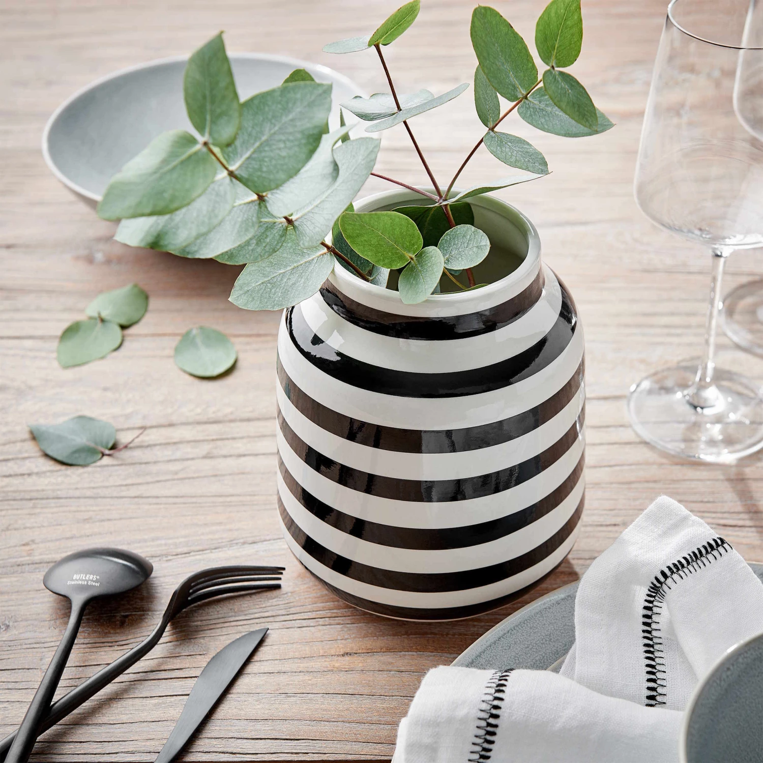 Vase Gestreift Höhe 17cm MALIKA In Schwarz-Weiß 2 Vase Gestreift Höhe 17cm MALIKA In Schwarz-Weiß – Bild 2